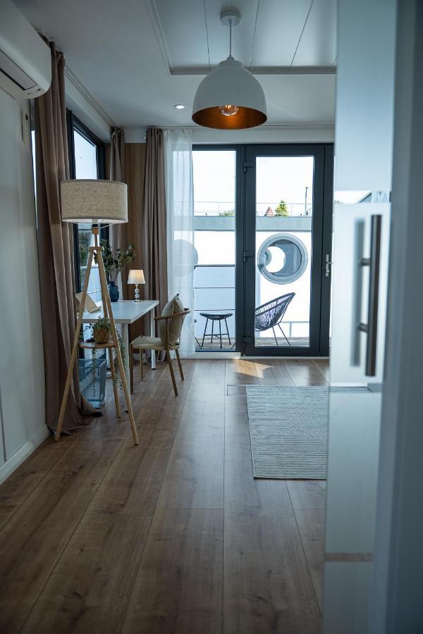 Hotel 80Qm Privates Hausboot In Hamburg-Mitte Exterior foto